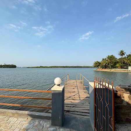 The Glasswater By The Backwater Homestay Kalyānpur Esterno foto