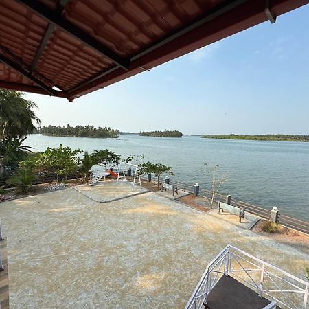 The Glasswater By The Backwater Homestay Kalyānpur Esterno foto