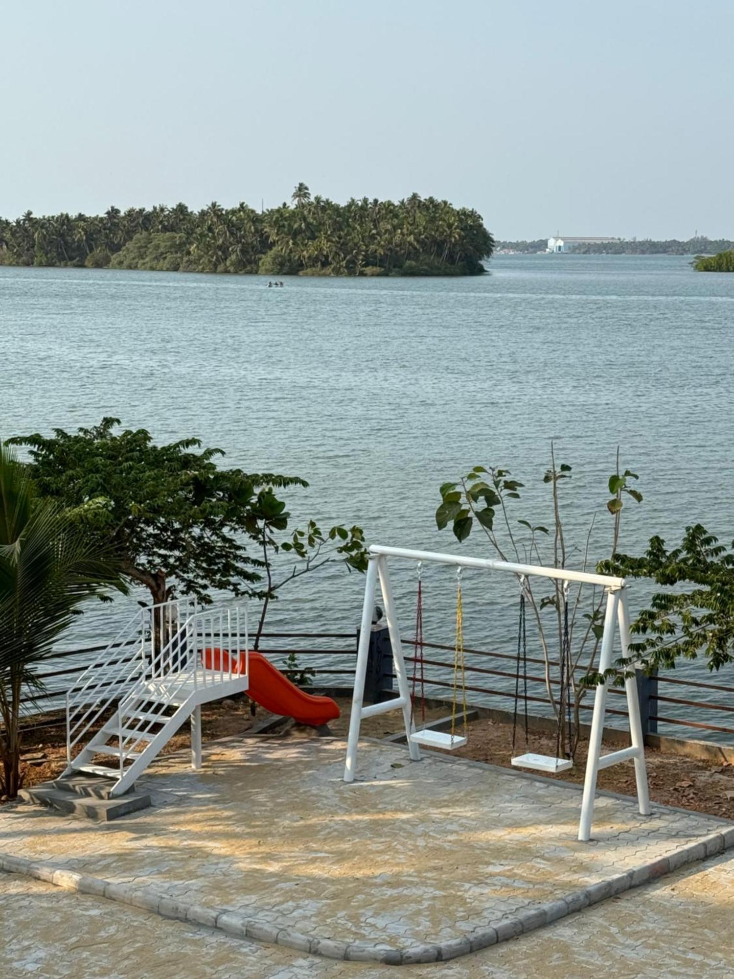 The Glasswater By The Backwater Homestay Kalyānpur Esterno foto