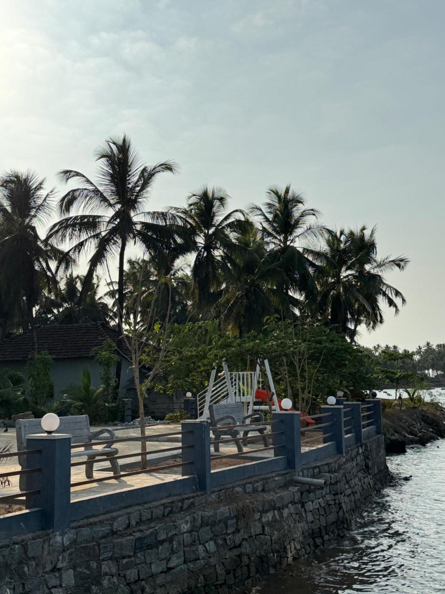 The Glasswater By The Backwater Homestay Kalyānpur Esterno foto