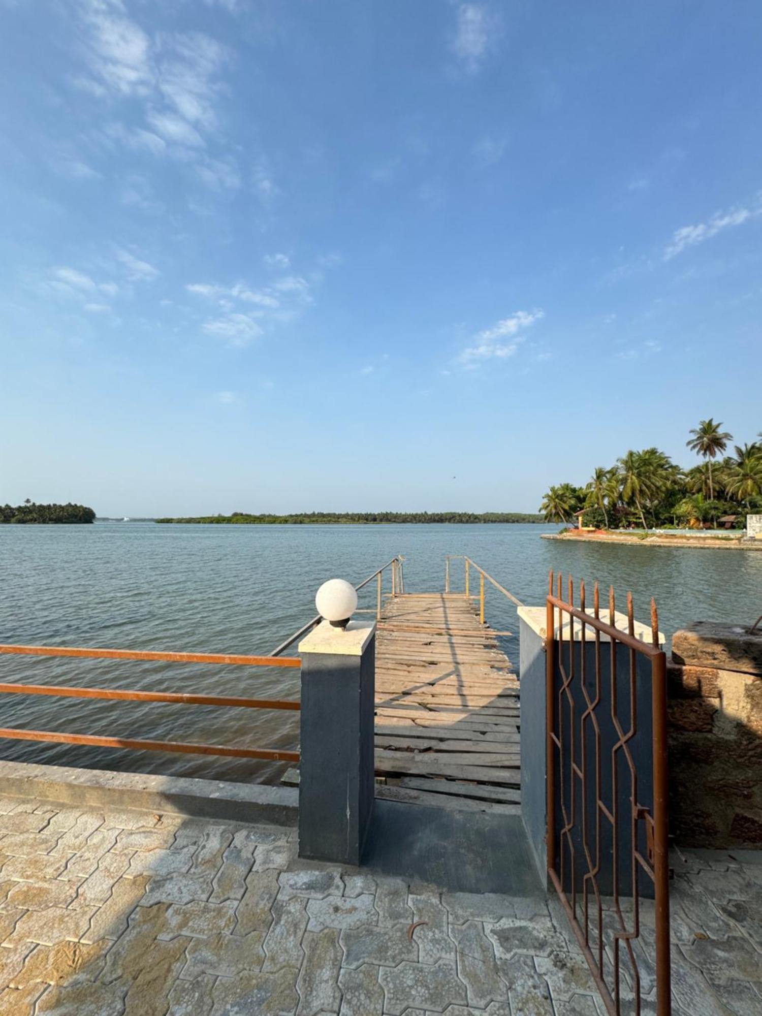 The Glasswater By The Backwater Homestay Kalyānpur Esterno foto