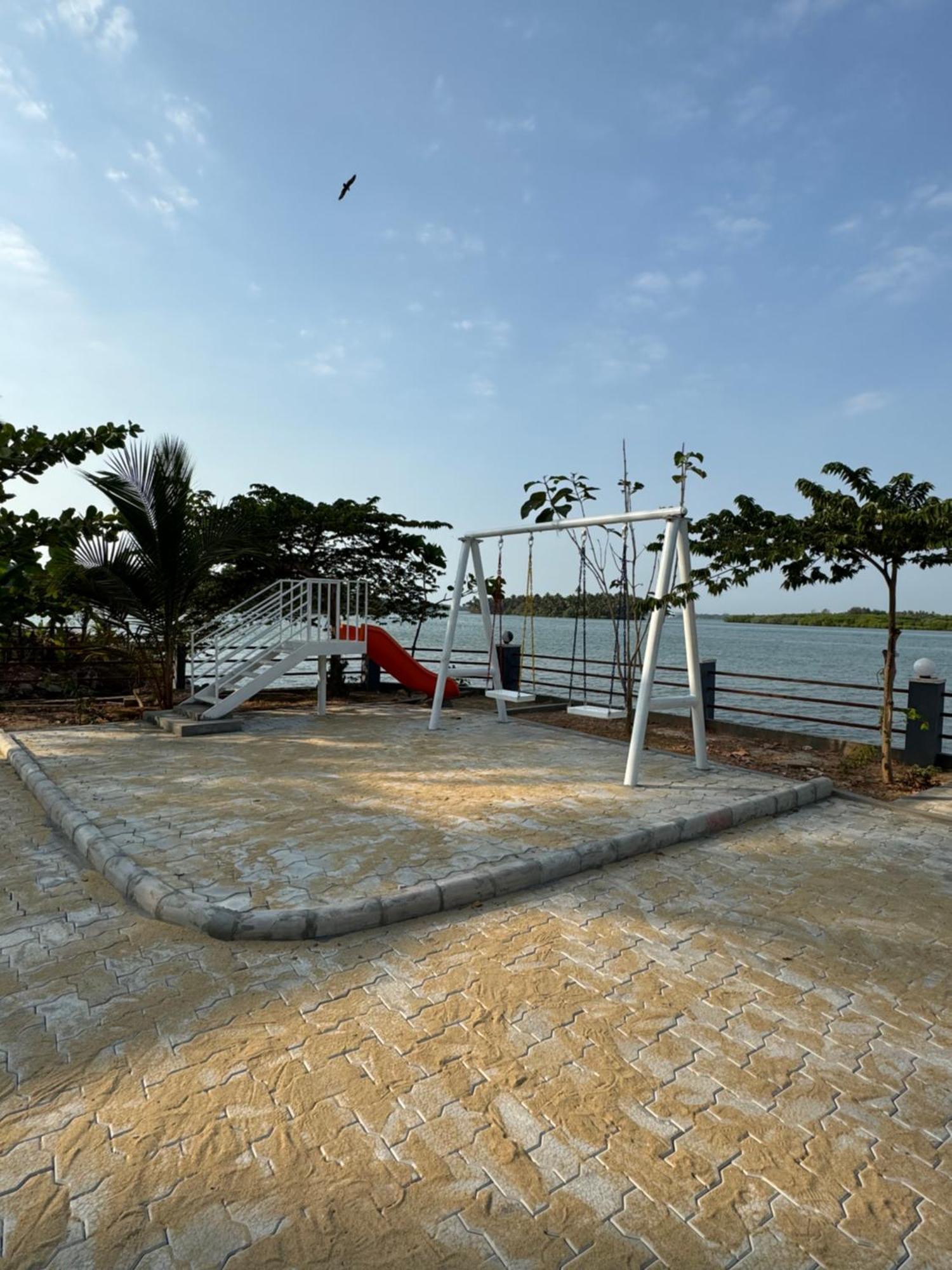 The Glasswater By The Backwater Homestay Kalyānpur Esterno foto