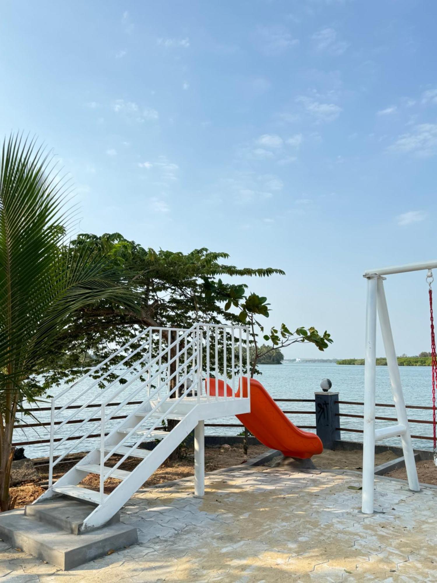 The Glasswater By The Backwater Homestay Kalyānpur Esterno foto