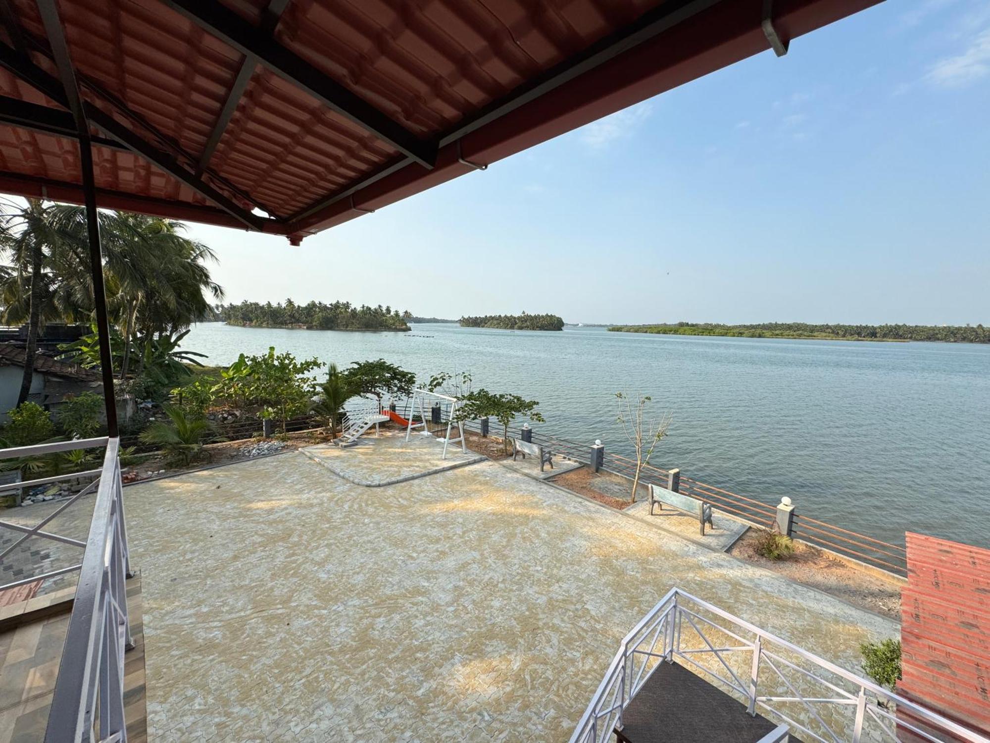 The Glasswater By The Backwater Homestay Kalyānpur Esterno foto