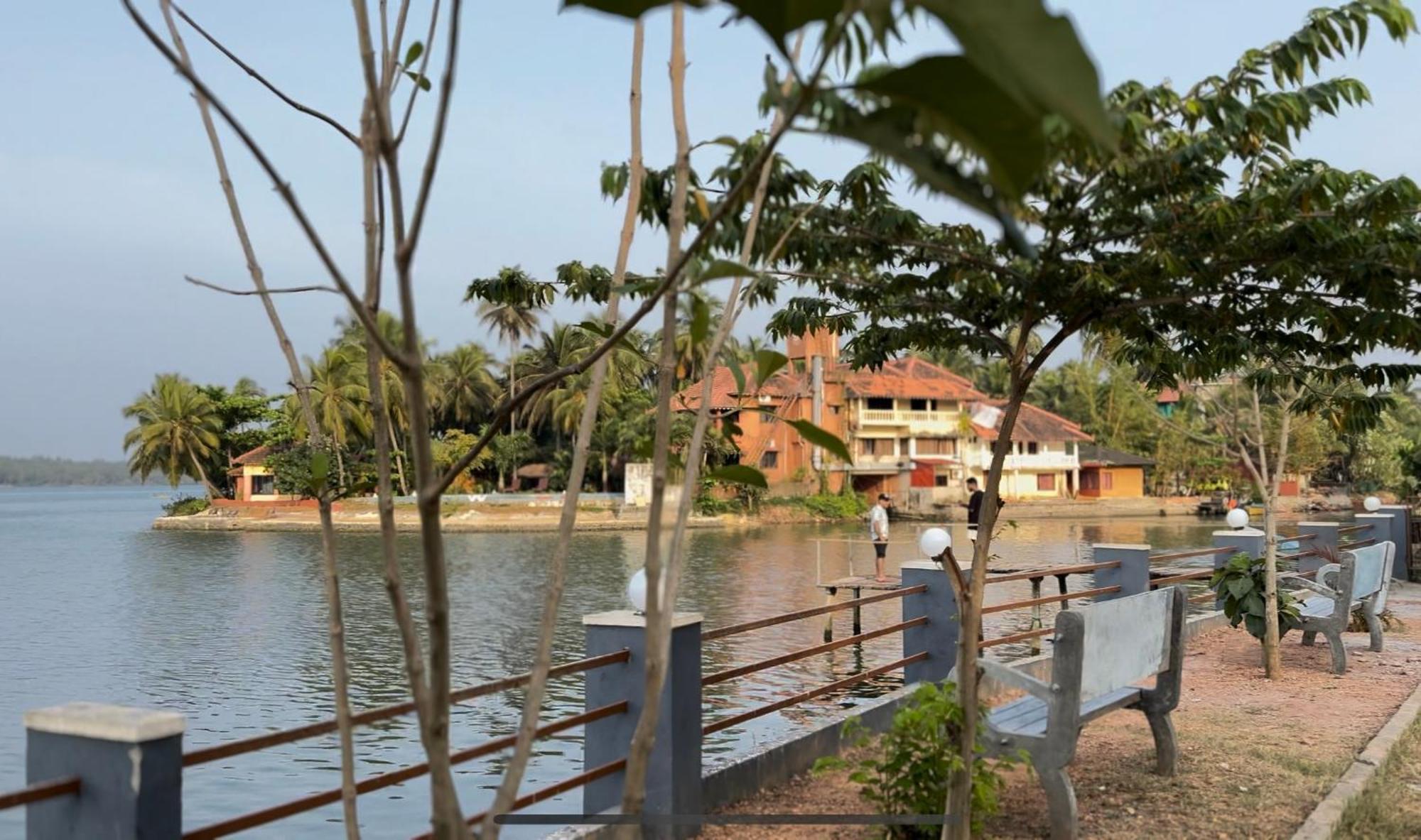 The Glasswater By The Backwater Homestay Kalyānpur Esterno foto