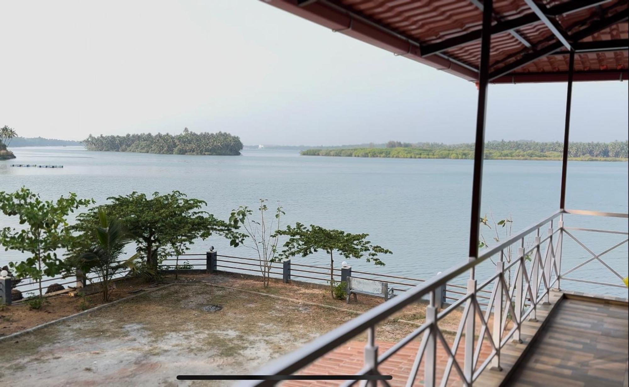 The Glasswater By The Backwater Homestay Kalyānpur Esterno foto