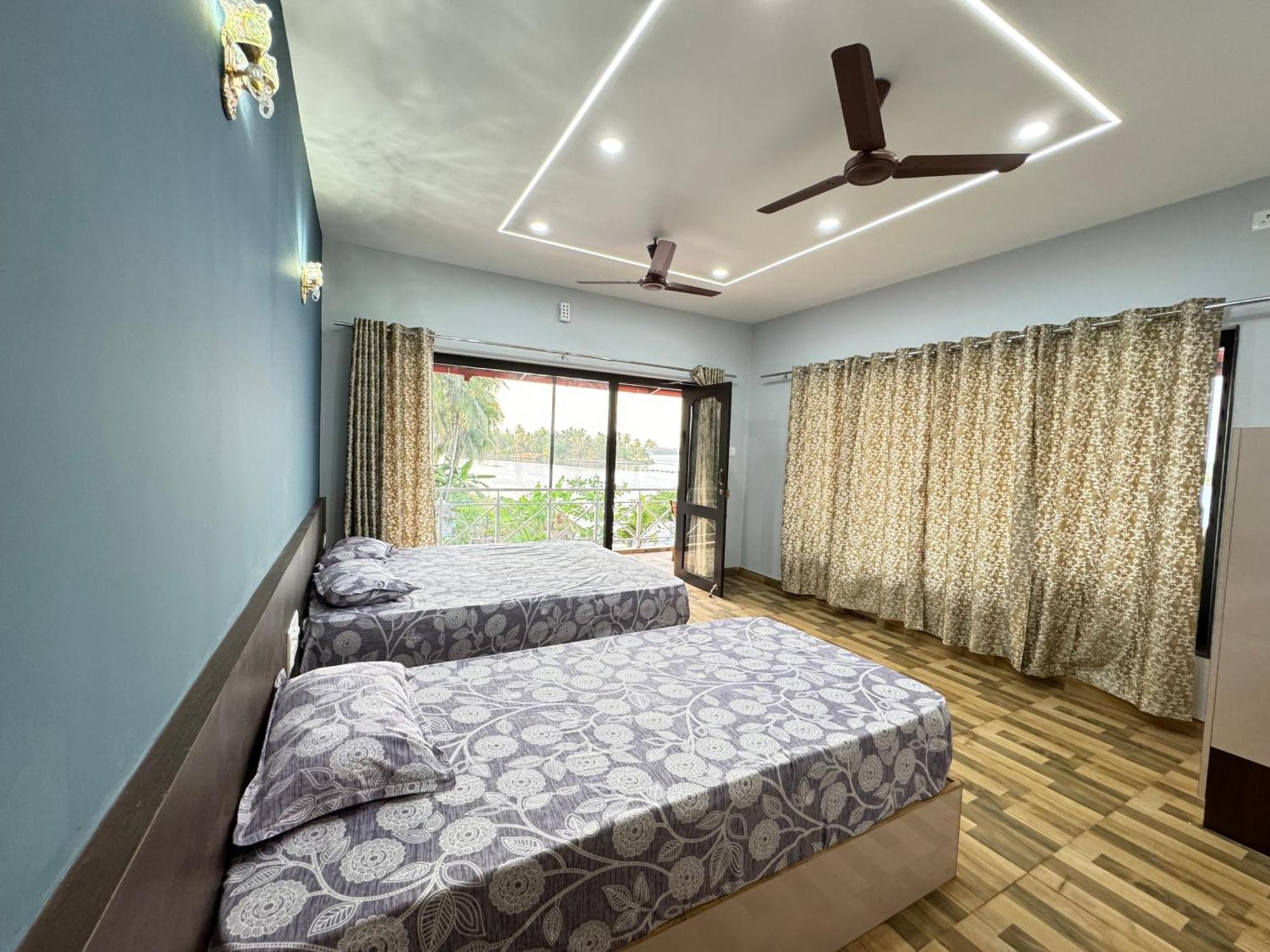 The Glasswater By The Backwater Homestay Kalyānpur Esterno foto