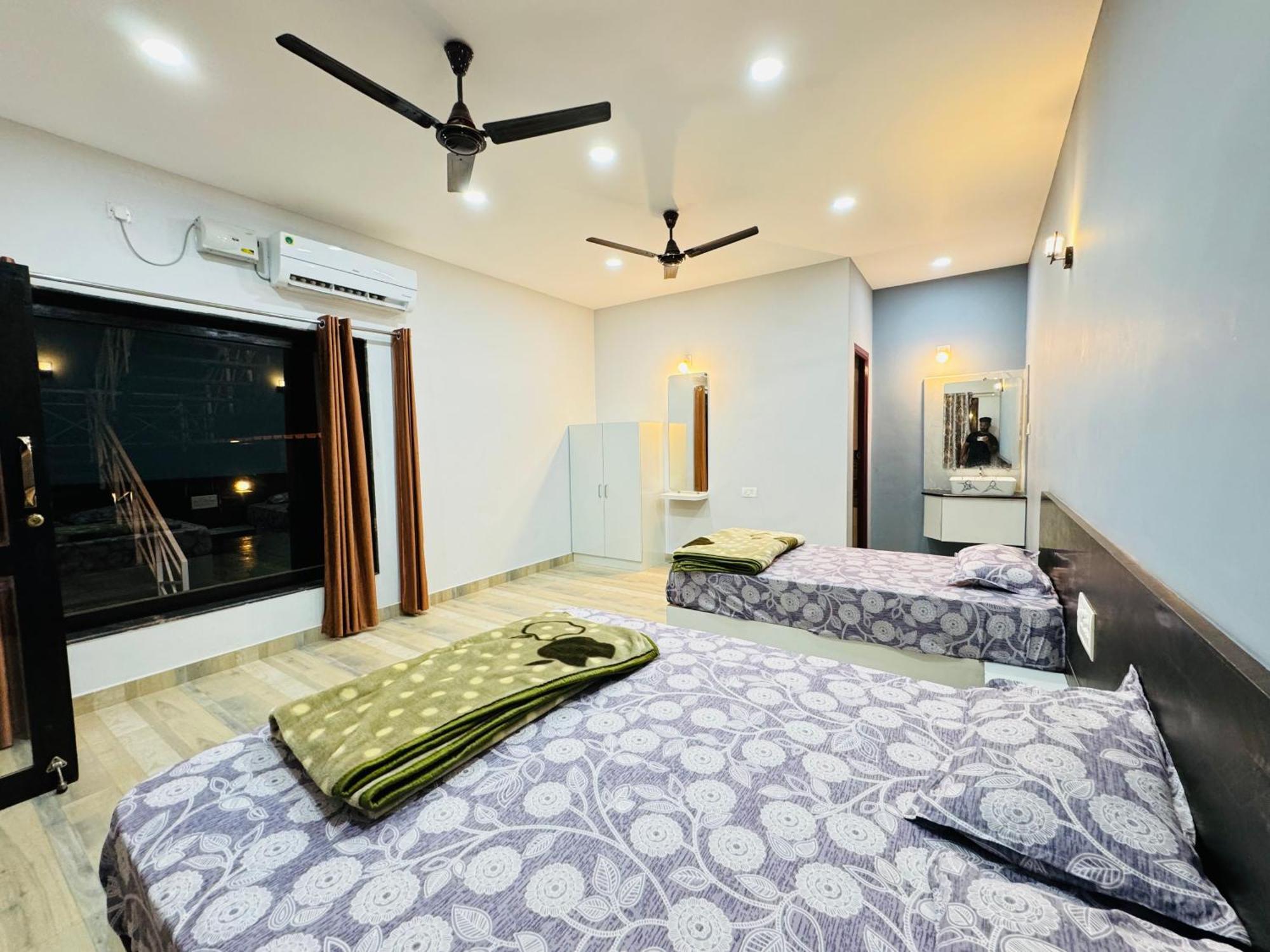 The Glasswater By The Backwater Homestay Kalyānpur Esterno foto