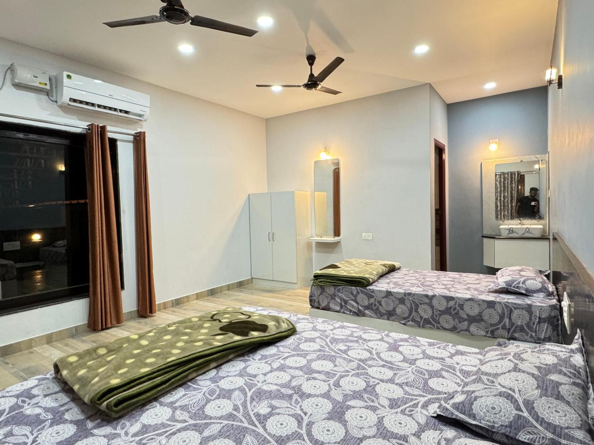 The Glasswater By The Backwater Homestay Kalyānpur Esterno foto